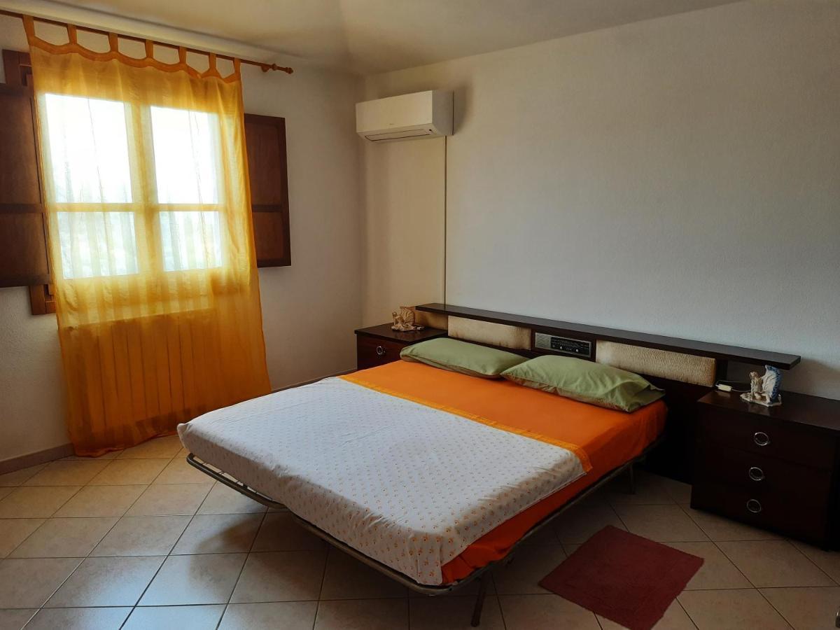 Casa Vacanze Spiga ตอร์โตลี ภายนอก รูปภาพ