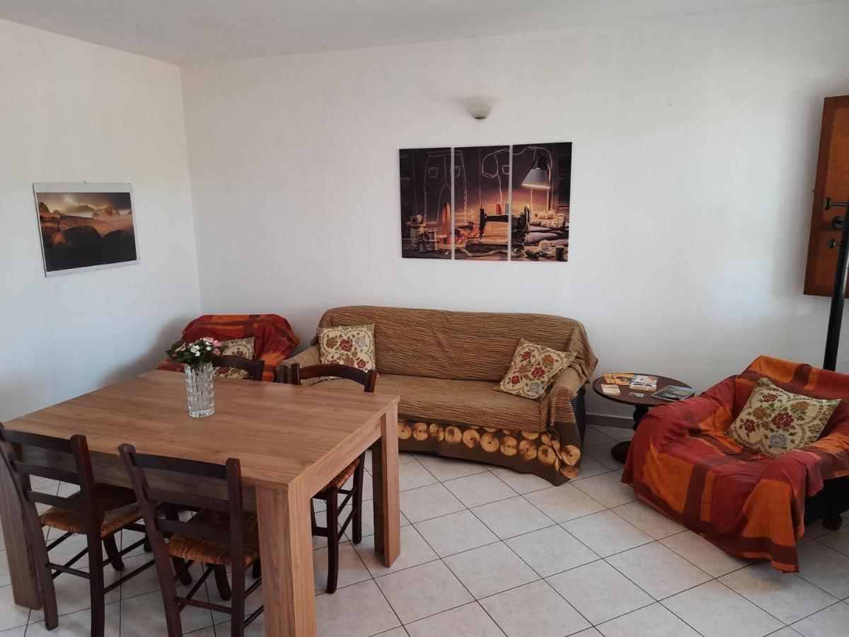 Casa Vacanze Spiga ตอร์โตลี ภายนอก รูปภาพ