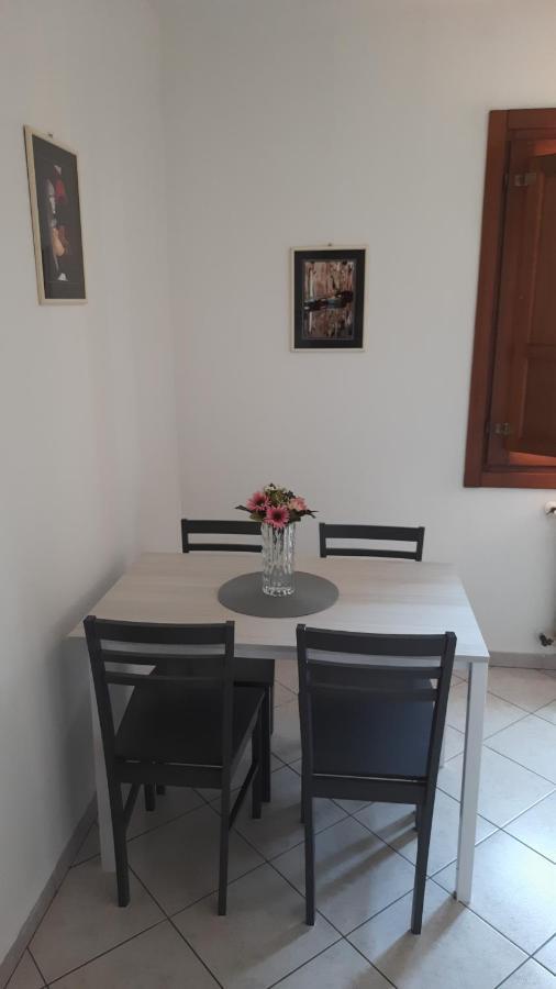 Casa Vacanze Spiga ตอร์โตลี ภายนอก รูปภาพ