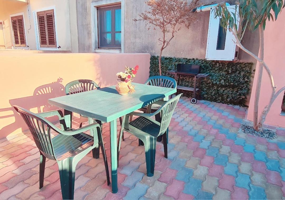 Casa Vacanze Spiga ตอร์โตลี ภายนอก รูปภาพ